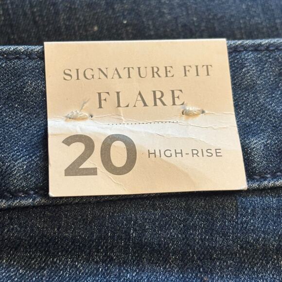 Lane Bryant NWT Signature Fit High-Rise Dressy Flare Jean Medium Wash Size 20 - Picture 6 of 10
